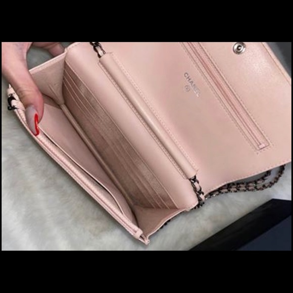 CHANEL BOY WALLET ON CHAIN - Picture 4 of 6